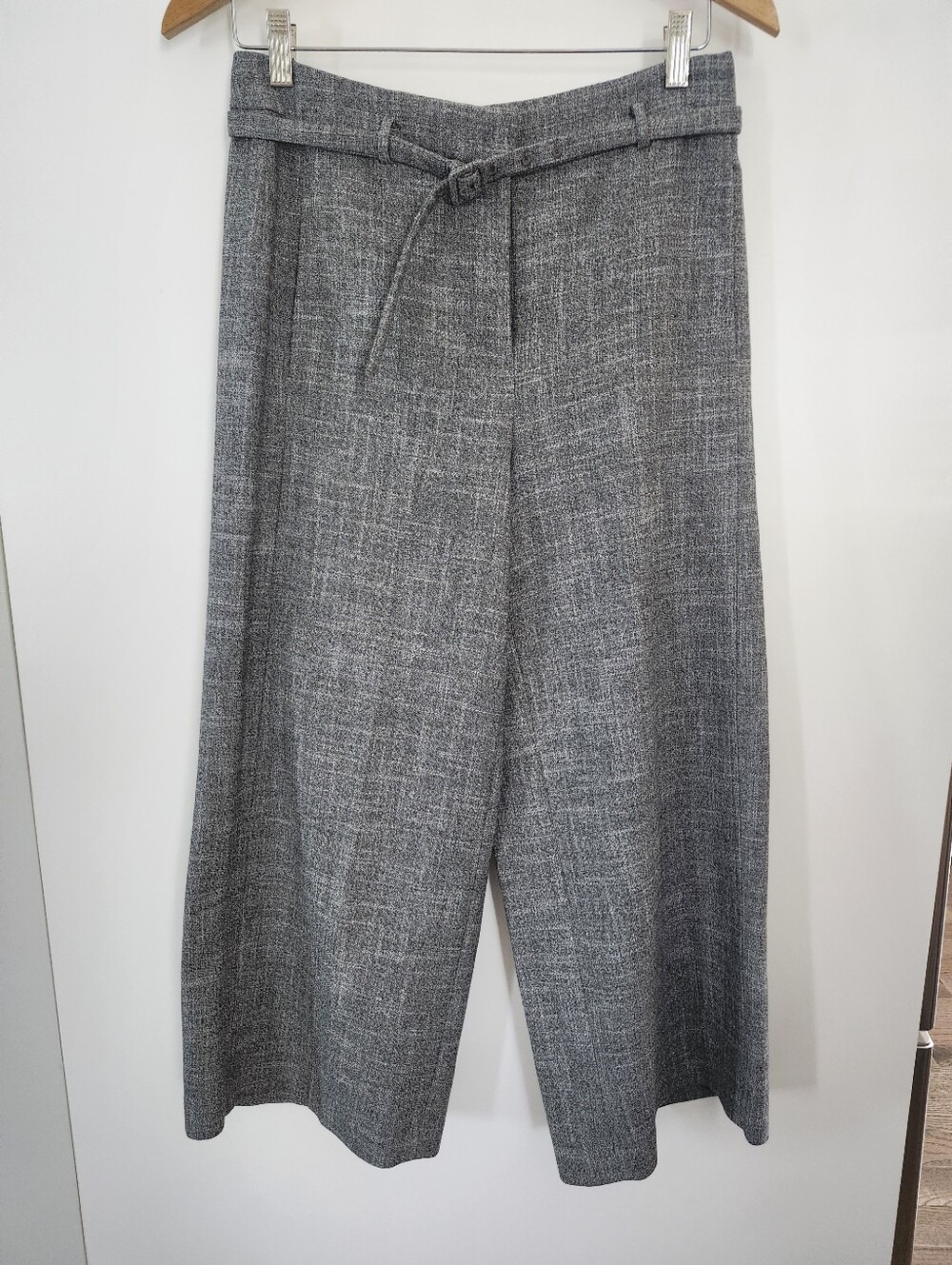 ANN TAYLOR Women's Size 4 Wide Leg Straight Fit Culottes Cropped Pants